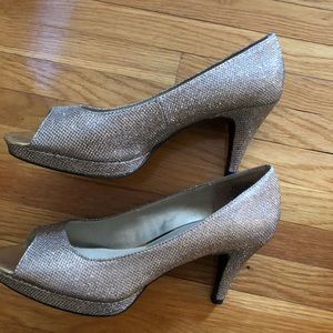 Bandolino Sparkle peep toe pumps